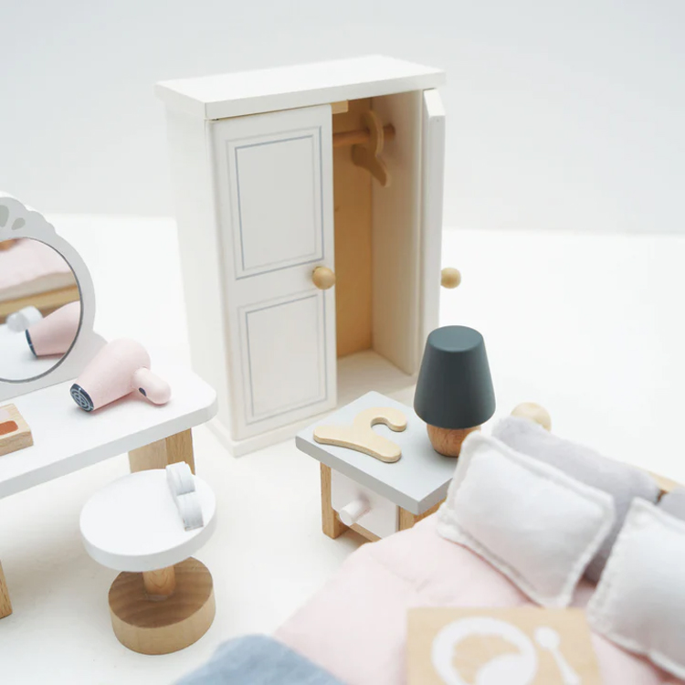 Wooden Mini Dollhouse Bedroom Furniture Set with Accessories